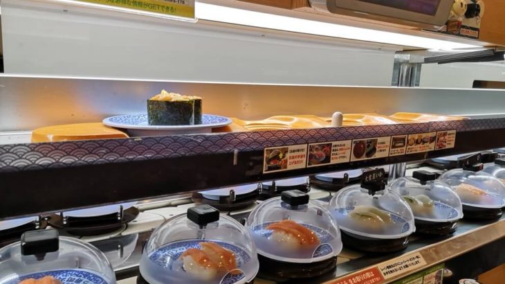 【回転寿司】「くら寿司」利用客が皿をレーンに戻す動画が拡散　！！！！！！